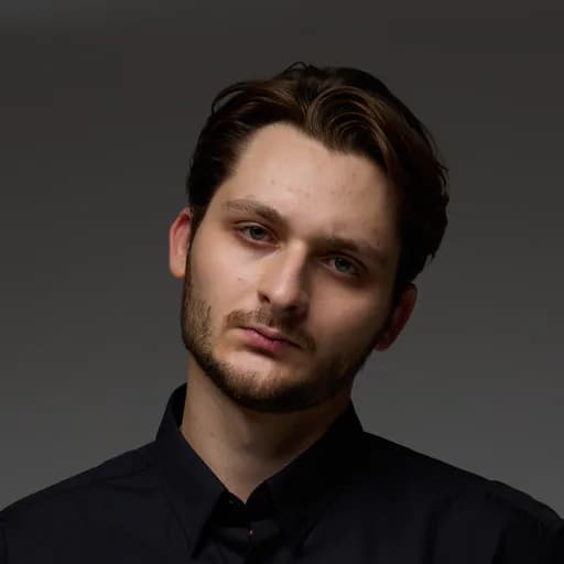 Portrait of Denys Havryliak, Founder & CEO of Applefy